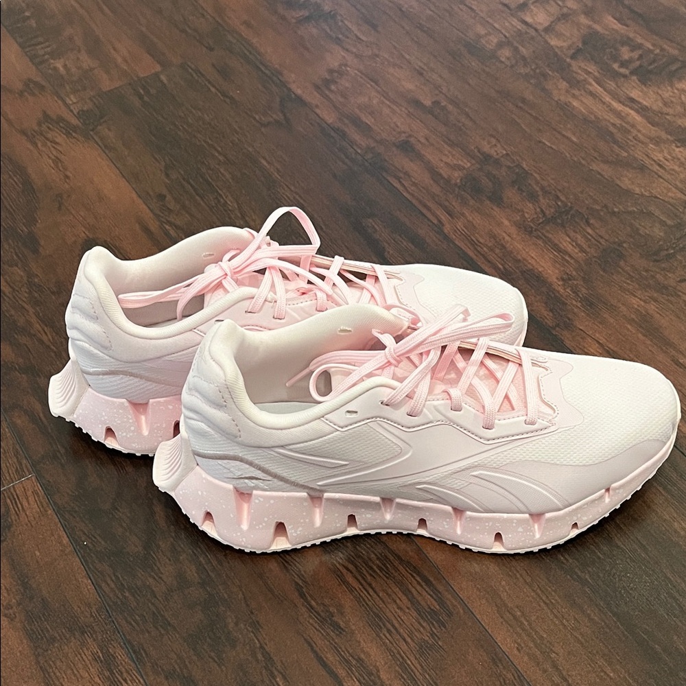 Reebok Women's Zig Dynamica 4 sneakers. Pink. NWOT size 7.5.
